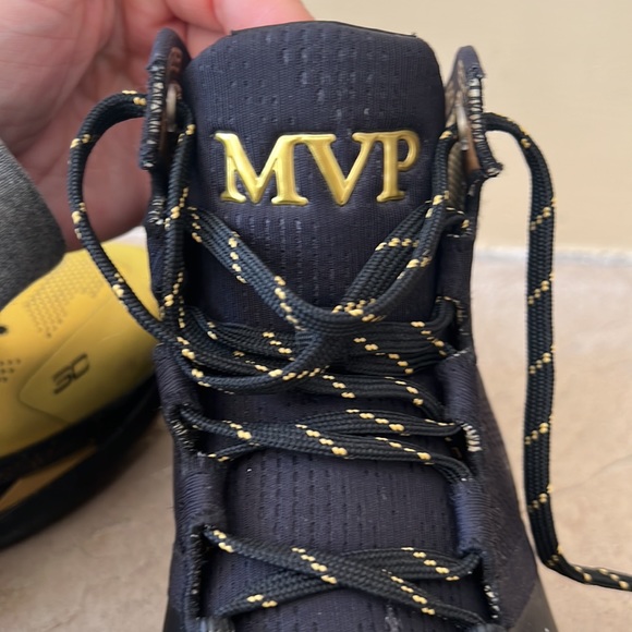 2016 Curry 2 'Back to Back MVP - Picture 2 of 6